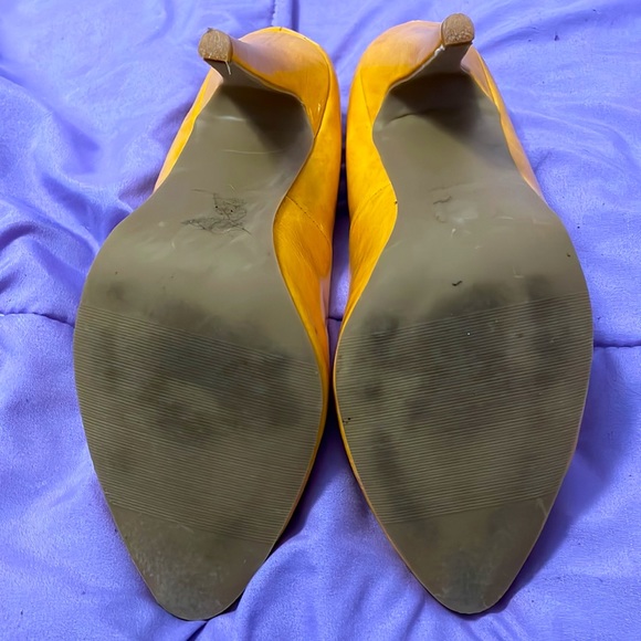 Modcloth yellow pumps size 10. Lightly used 4 inch heels. - Picture 3 of 4
